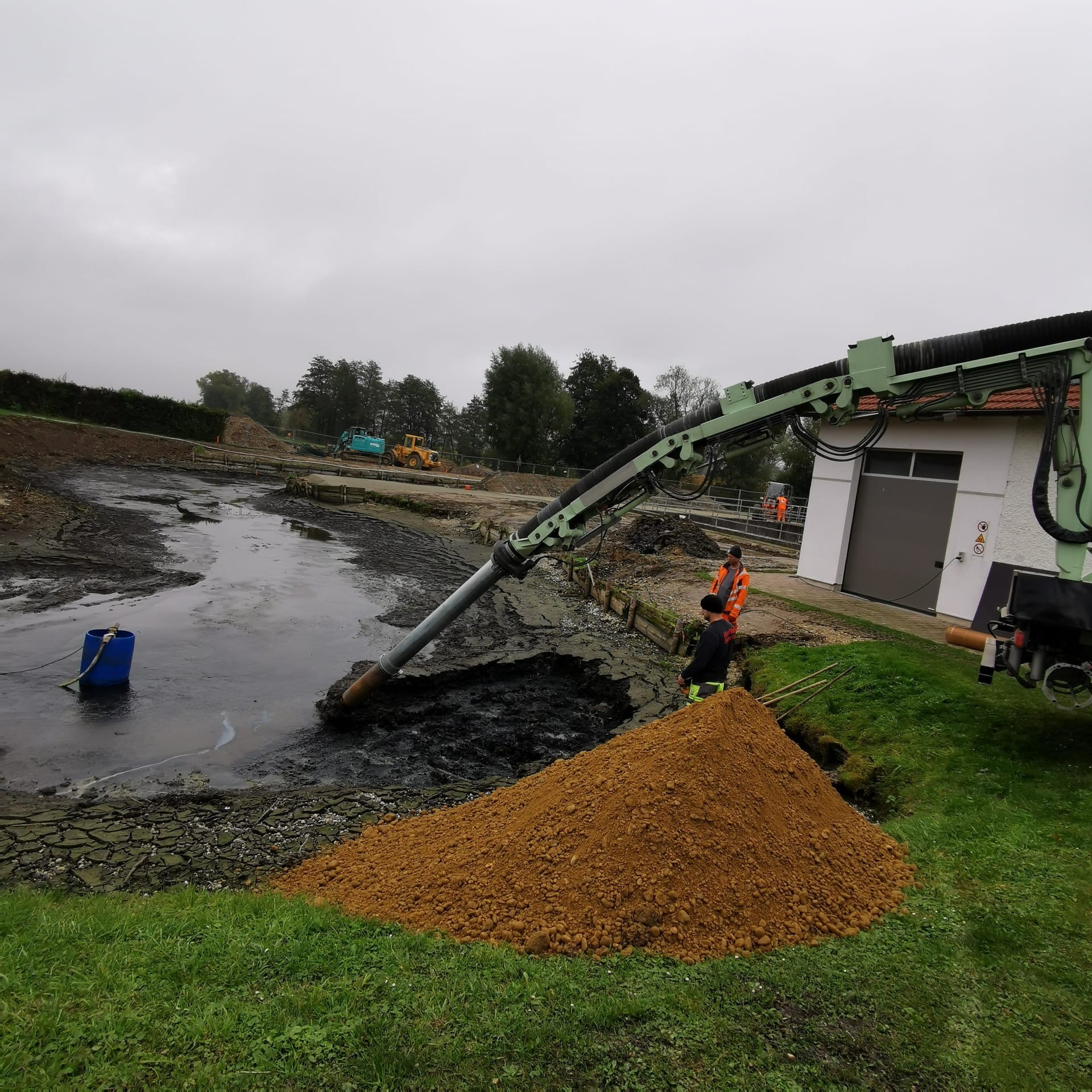 Regenrückhaltebecken‐Reinigung zur Sicherstellung der Entwässerungsleistung